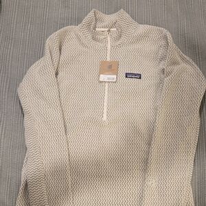 Patagonia Cream and Gray Patterned Fleece